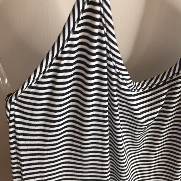 Striped backless maxi dress with bow. - Picture 6 of 7